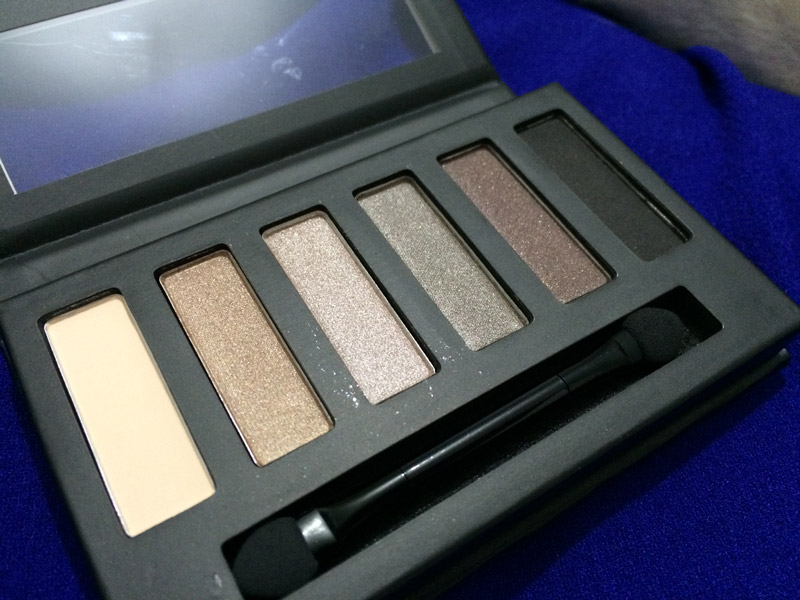 collection-nude-grey-eyes-uncovered-palette-review
