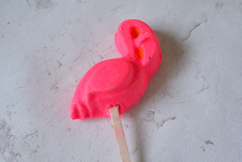 lush-pink-flamingo-bubble-bar