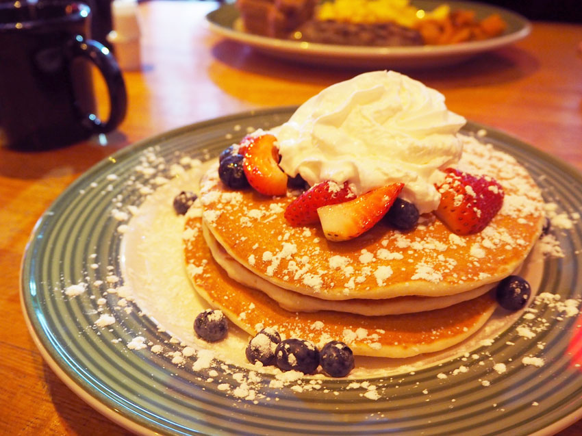 new-york-applebees-breakfast-pancakes