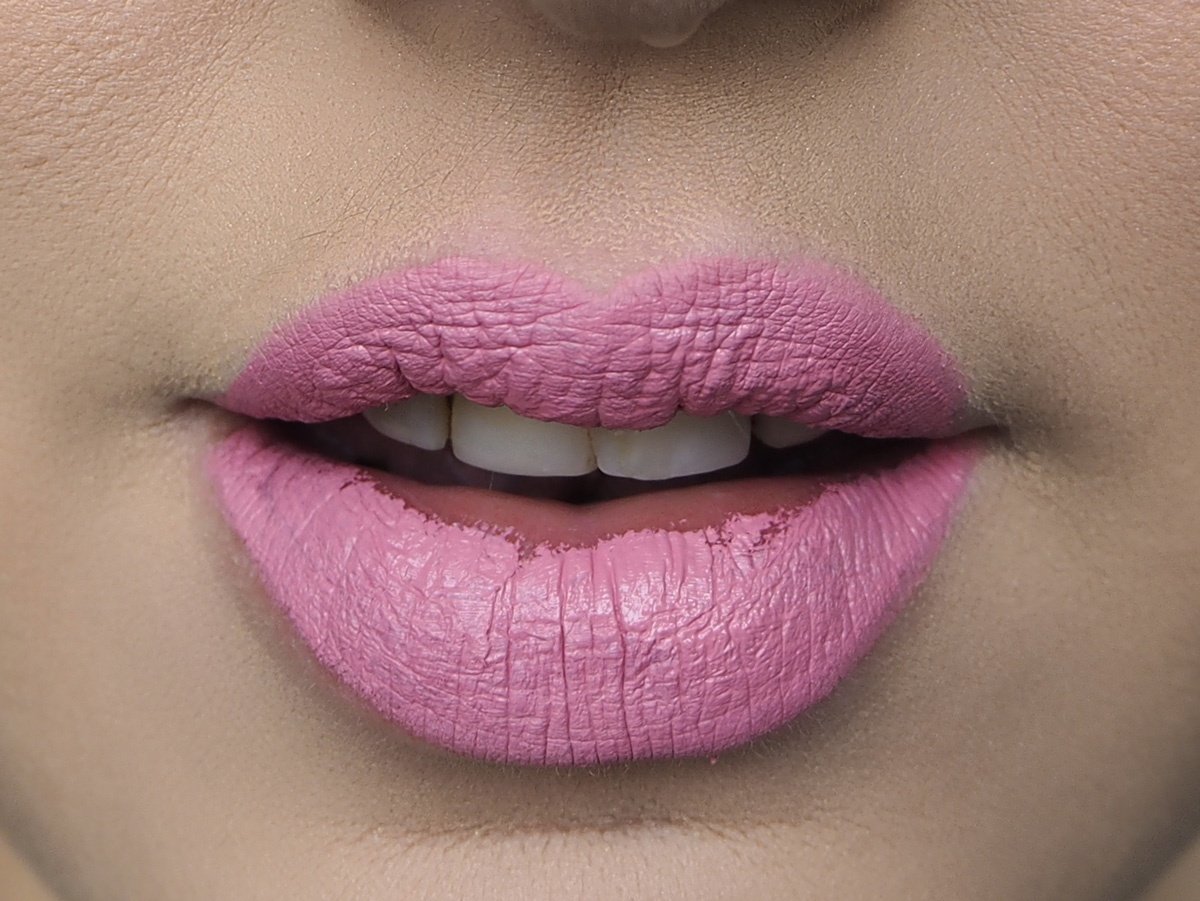makeup-revolution-retro-matte-luxe-grandee-liquid-lipstick-inner-lipswatch